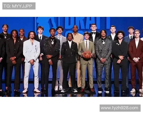 康-克尼普尔家宴温情助力黄蜂队，新秀生涯新高28分闪耀NBA赛场，球队赛前团队建设成就未来之星篮球新秀